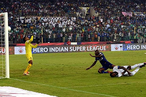 Chennaiyin striker Dudu Omagbemi scores Chennaiyin's first goal (Photo: J Gnana Jain)
