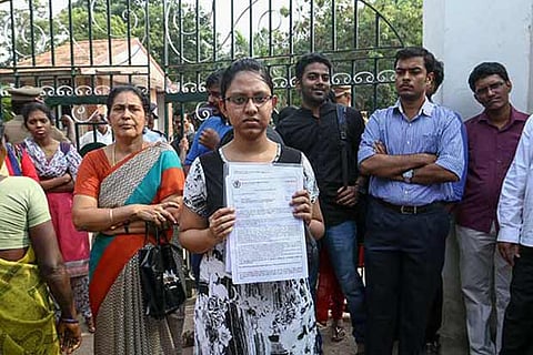 Students of Sri Muthukumaran Medical College protesting in front of MGR Medical University