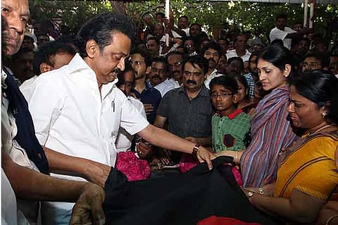 MK Stalin, DMK treasurer, drapes the party flag on Ko Si Mani?s body kept for public homage