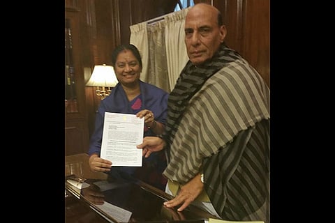 Sasikala Pushpa submits a petition to Rajnath Singh