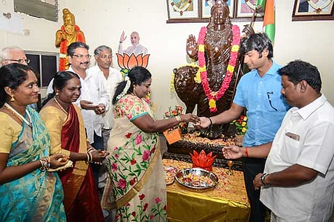 Tamilisai Soundararajan distributes sweets in Chennai on the occasion of AB Vajpayee?s birthday