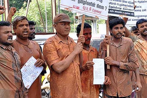 Members of VOC Peravai staged protest by applying mud on their bodies for Jallikattu in Madurai