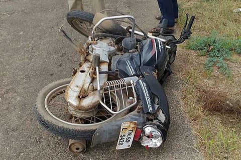 The bike of Harikrishnan lying on the ECR in Thoothukudi