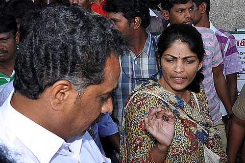 Transport Minister M R Vijayabhaskar talking to Annapoorna, who alleged harrassment by cops