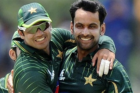 Mohammad Hafeez (right)