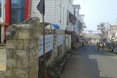 Black flag hoisted along the coastline from Neerody to Colachel in Kanniyakumari