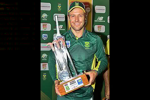 De Villiers with the trophy