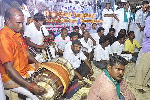 Protest continues in Neduvasal, even after part of the protest in Kottaikkadu withdrawn