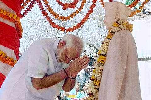 PM Narendra Modi paying homage to former prime minister Lal Bahadur Shastri