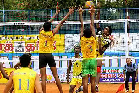 ICF in action against Income Tax, Pune which has five players from Tamil Nadu (Photo: Justin George)