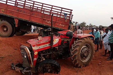 A load van and a tractor collided at Gandharvakorrai near Thanjavur killing 5 people