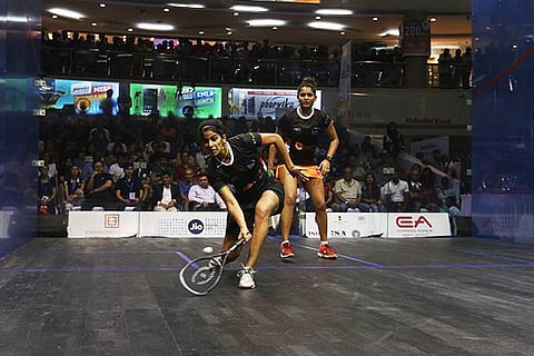 (L) Joshna Chinappa and (R) Dipika Pallikal Karthik in action in the final (Photo: Manivasagan N)
