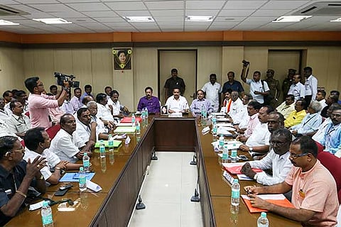 Transport minister holds meet with union members