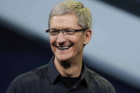 Tim Cook tests for sugar using Apple device