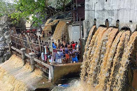 Apart from coracle rides the tourists enjoy bathing in the waterfalls at Hogenakkal
