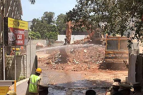 A massive fire broke out in this building in the early hours of Wednesday (Photo: Manivasagan N)