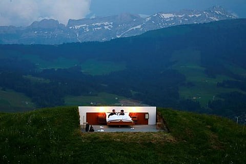 First guests in the bedroom of the Null-Stern-Hotel land art installation