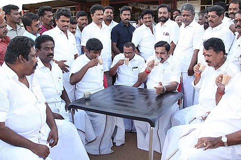Chief Minister sips tea at a local stall in Pudukkottai district