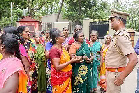 Women from a fishing hamlet in Tiruvottiyur explaining the threat posed by the CPCL pipes