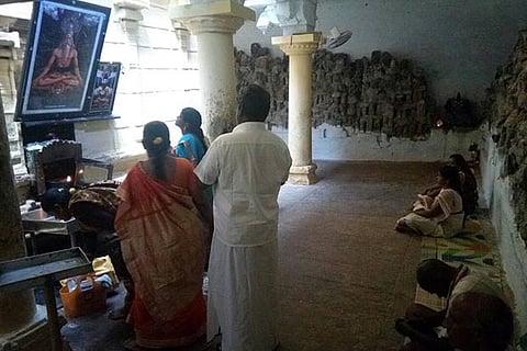 Followers at Patanjali?s samadhi in Rameswaram