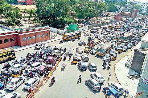 Image of traffic diversion used for representative purpose