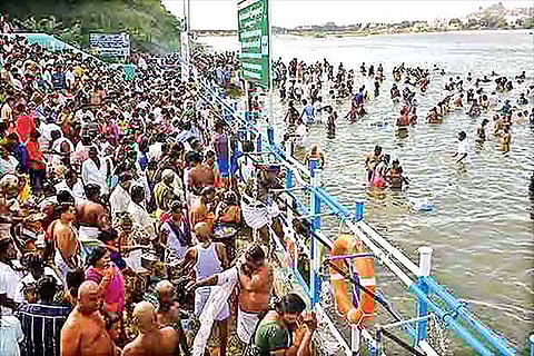 Devotees taking a holy dip in the Cauvery at Amma Mandapam in Srirangam in view of Aadi Perukku (file photo)