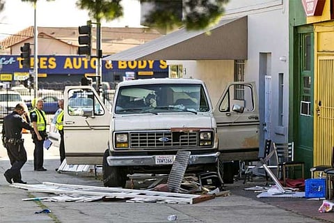 Van plows into diners on Los Angeles sidewalk, 8 hurt