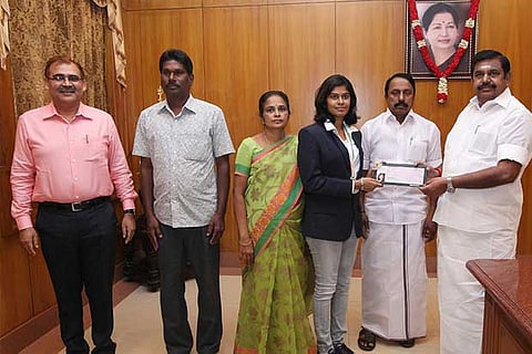 Chief Minister Edappadi K Palaniswami presents a cheque for Rs 5 lakh to chess champion PV Nandhidha