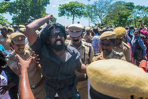 An activist of a student group raising slogans over Gauri Lankesh murder