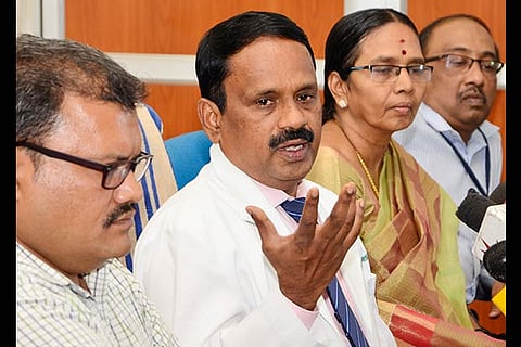 Dean of Madurai GRH, Maruthupandian, second from left, addressing the media at Madurai