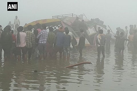 Bus falls in Ken river, driver dead, 4 injured
