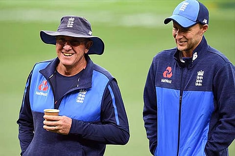 England head coach Trevor Bayliss and team captain Joe Root talk during a training session
