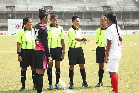 Sethu FC skipper Rutuja with Studen captain Suprava Samal and referees during the coin toss