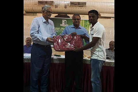 U Satish (far right), player of the final in the Kuppuswamy tournament, receives the award