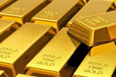 Gold rallies on global cues, jewellers' buying