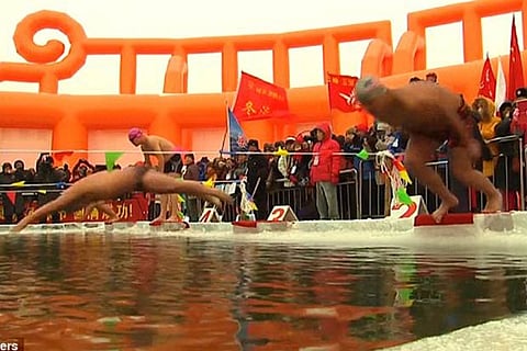 Chinese swimmers brave icy waters to compete in contest