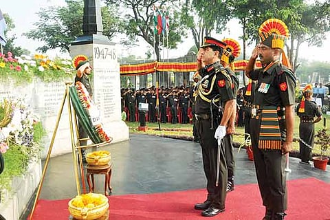 Lieutenant General RK Anand, General Officer Commanding, Dakshin Bharat, at Victory War Memorial
