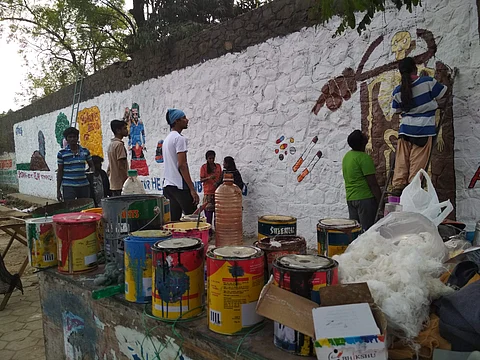 These Engineering students in Chennai clean sewer, paint social messages on walls in Ambattur