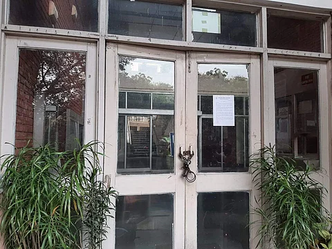 The schools are locked and students are protesting in front of the buildings (Pic: JNUSU)