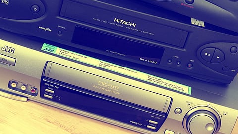 ವಿಸಿಆರ್ ಎನ್ನುವುದು 'ವೀಡಿಯೋ ಕ್ಯಾಸೆಟ್ ರೆಕಾರ್ಡರ್' ಎಂಬ ಹೆಸರಿನ ಹ್ರಸ್ವರೂಪ
