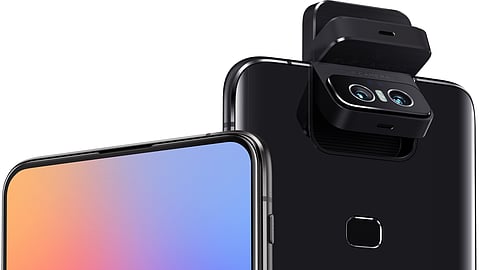 ಫೋನಿನ ಪ್ರಾಥಮಿಕ ಕ್ಯಾಮೆರಾವನ್ನೇ ನಮ್ಮಕಡೆ ತಿರುಗಿಸಿಕೊಂಡು ಸೆಲ್ಫಿ ತೆಗೆದುಕೊಳ್ಳಲು ಫ್ಲಿಪ್ ಕ್ಯಾಮೆರಾ ನೆರವಾಗುತ್ತದೆ.