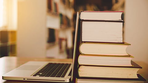 ವಿಶ್ವವ್ಯಾಪಿ ಜಾಲದಲ್ಲಿ ಕನ್ನಡದ ಹಲವು ನಿಘಂಟುಗಳಿವೆ.