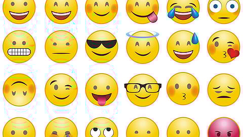 ಈ ಸಂಕೇತಗಳ ಜನಪ್ರಿಯತೆ ಯಾವ ಮಟ್ಟ ತಲುಪಿದೆಯೆಂದರೆ ಡಿಜಿಟಲ್ ಲೋಕದ ಹೊರಗೂ ಎಮೋಜಿಗಳು ಕಾಣಿಸಿಕೊಳ್ಳಲು ಶುರುವಾಗಿವೆ.