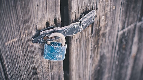 ದೃಷ್ಟಿ ಸವಾಲು ಎದುರಿಸುವವರು ಅಂತರಜಾಲ ಬಳಸುವಾದ ಎದುರಾಗುವ ಪ್ರಮುಖ ಸಮಸ್ಯೆ ಸುಗಮ್ಯತೆ ಅಥವಾ accessibilityಯದ್ದು.