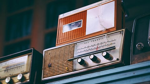 ಸಮೃದ್ಧವಾದ ಇತಿಹಾಸ, ಇಂದಿಗೂ ಉಳಿದಿರುವ ಪ್ರಸ್ತುತತೆ ಹಾಗೂ ಭರವಸೆಯ ಭವಿಷ್ಯವನ್ನು ಗಮನದಲ್ಲಿಟ್ಟುಕೊಂಡು 'Radio: A century informing, entertaining and educating' ಎನ್ನುವುದನ್ನು ೨೦೨೪ರ ರೇಡಿಯೋ ದಿನದ ಕೇಂದ್ರವಿಷಯವನ್ನಾಗಿ ಆರಿಸಿಕೊಳ್ಳಲಾಗಿದೆ.