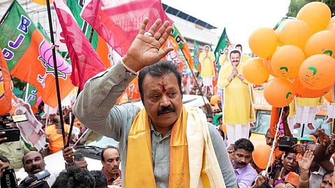 Alt="Suresh Gopi"