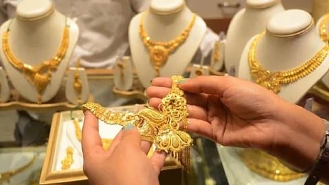 Gold Rate : Gold soared to the sky, silver also broke all records