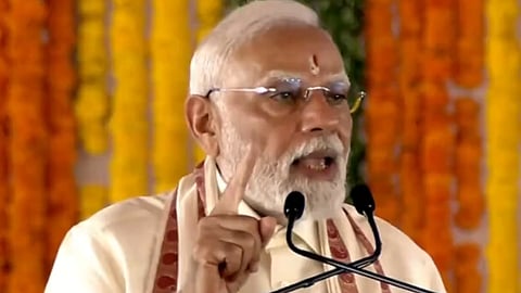 PM Modi Takes a Dig at Tamil Nadu CM Stalin Over Tamil Language Use: "Why Not Sign in Tamil?"