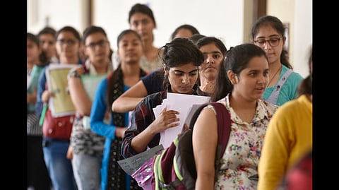 11th Admission 2025: Over 2.5 Lakh Students Register on Day One as Online Process Begins