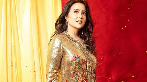 Notice from Pune Sessions Court to Amruta Fadnavis